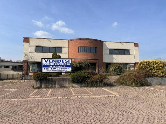 Locale Commerciale in vendita a Piemonte, Novara