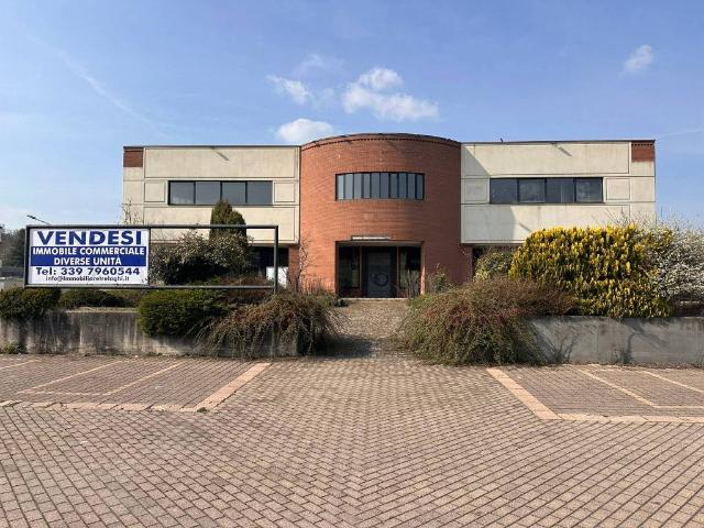 Locale Commerciale in vendita a Piemonte, Novara