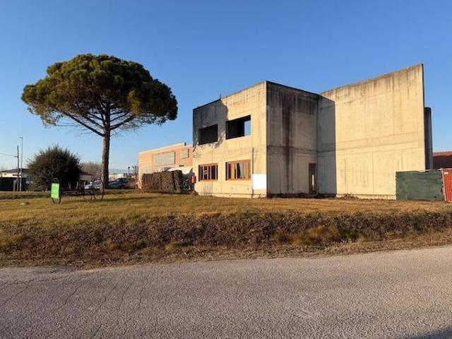 Locale Commerciale in vendita a Pasiano Di Pordenone, Friuli-Venezia Giulia