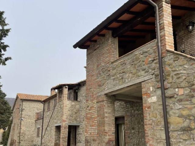 Locale Commerciale in vendita a Passignano Sul Trasimeno, Umbria