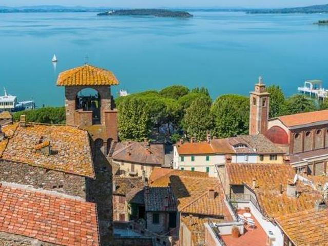 Locale Commerciale in vendita a Passignano Sul Trasimeno, Umbria