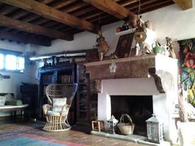 Locale Commerciale in vendita a Passignano Sul Trasimeno, Umbria