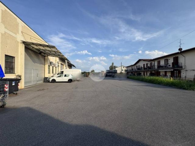 Locale Commerciale in vendita a Monterotondo, Passirano