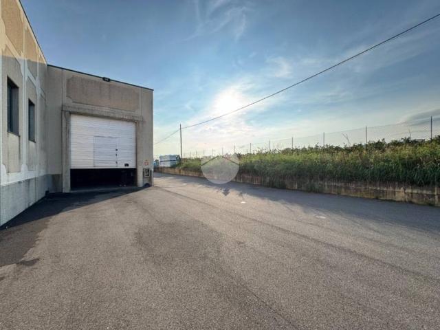 Locale Commerciale in vendita a Monterotondo, Passirano