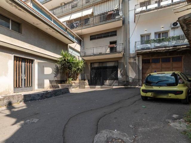 Locale Commerciale in vendita a Paternò, Sicilia