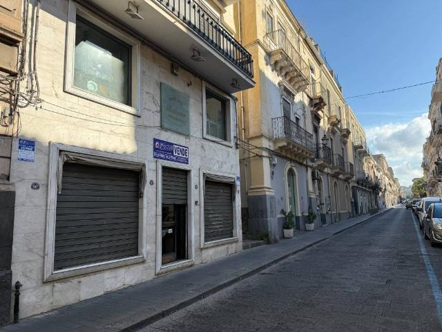 Locale Commerciale in vendita a Paternò, Sicilia