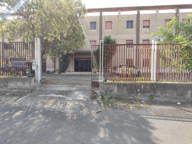 Locale Commerciale in vendita a Paternò, Sicilia