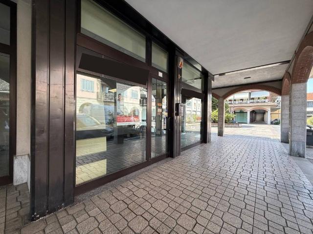 Locale Commerciale in vendita a Paullo, Lombardia