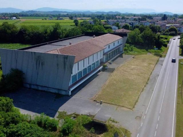 Locale Commerciale in vendita a Pavia Di Udine, Friuli-Venezia Giulia