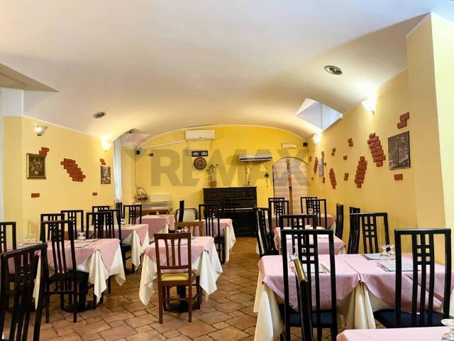 Locale Commerciale in vendita a Ticinello, Pavia