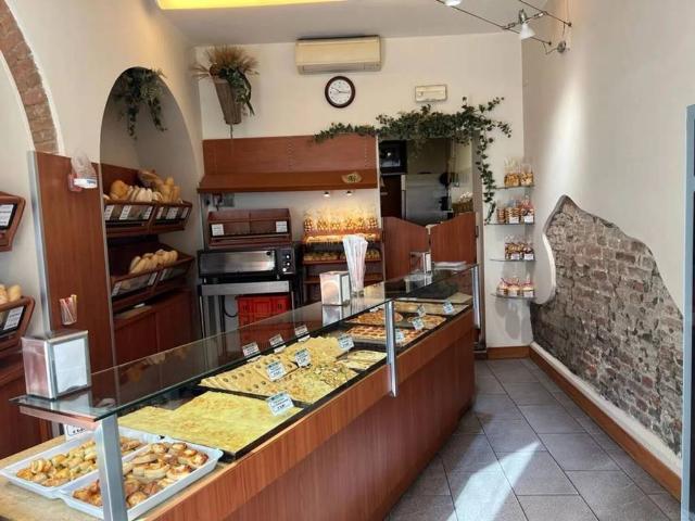 Locale Commerciale in vendita a Borgo Ticino, Pavia