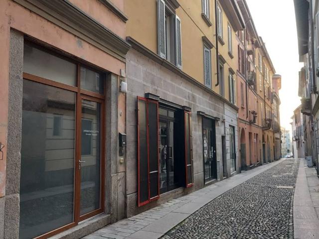 Locale Commerciale in vendita a Borgo Ticino, Pavia