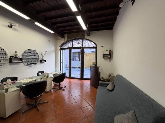Locale Commerciale in vendita a Borgo Ticino, Pavia