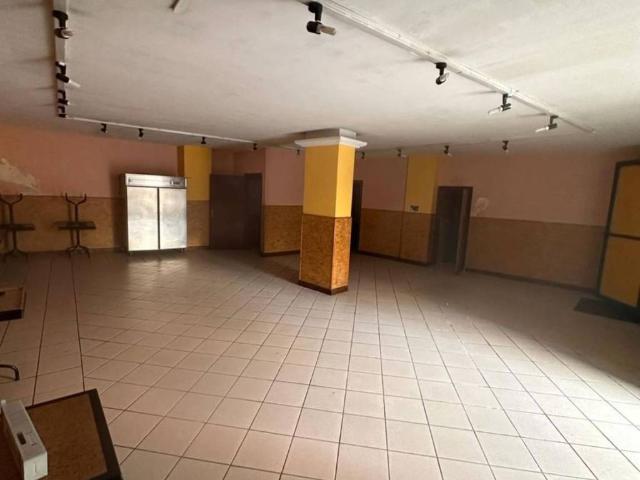 Locale Commerciale in vendita a Pedara, Sicilia