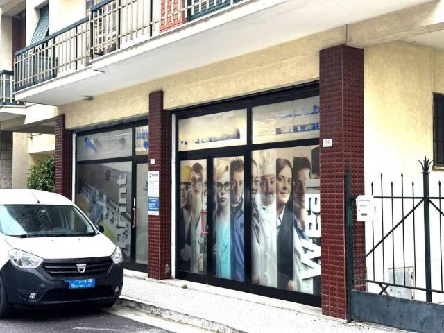 Locale Commerciale in vendita a Marche, Fermo