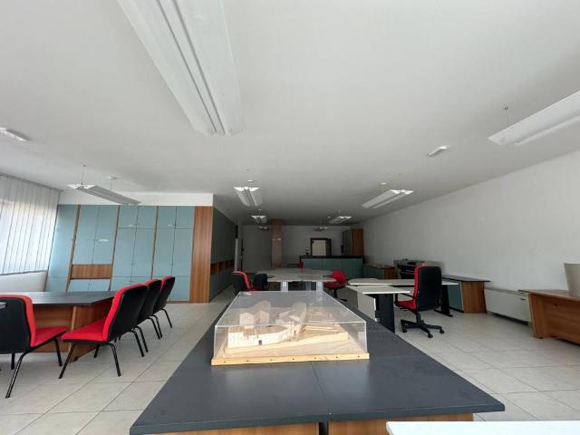 Locale Commerciale in vendita a Fonte, Pederobba
