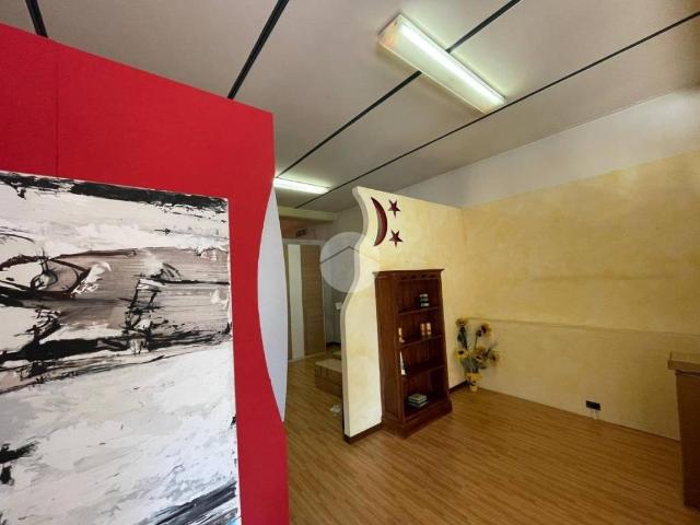 Locale Commerciale in vendita a Pedrengo, Lombardia