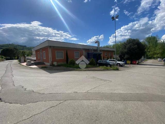 Locale Commerciale in vendita a Unione di Comuni Valdarno e Valdisieve, Pelago