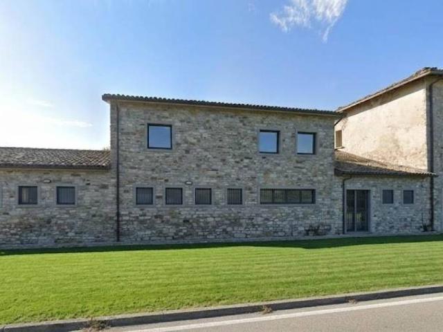 Locale Commerciale in vendita a Unione di comuni Valmarecchia, Pennabilli