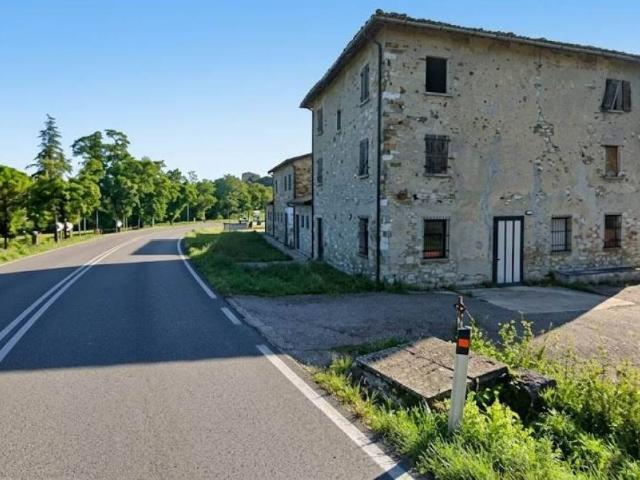 Locale Commerciale in vendita a Unione di comuni Valmarecchia, Pennabilli
