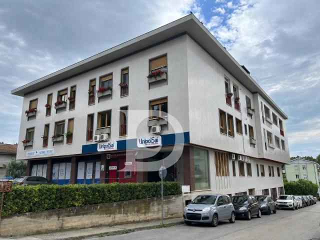 Locale Commerciale in vendita a Penne, Abruzzo