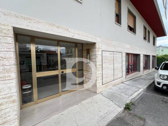 Locale Commerciale in vendita a Penne, Abruzzo