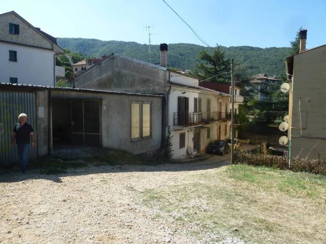 Locale Commerciale in vendita a Pereto, Abruzzo
