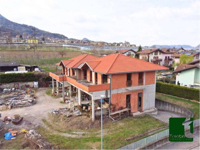 Locale Commerciale in vendita a Comunità Alta Valsugana e Bersntol, Pergine Valsugana