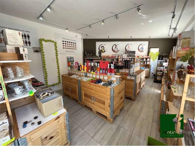 Locale Commerciale in vendita a Comunità Alta Valsugana e Bersntol, Pergine Valsugana