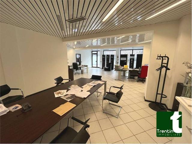Locale Commerciale in vendita a Comunità Alta Valsugana e Bersntol, Pergine Valsugana