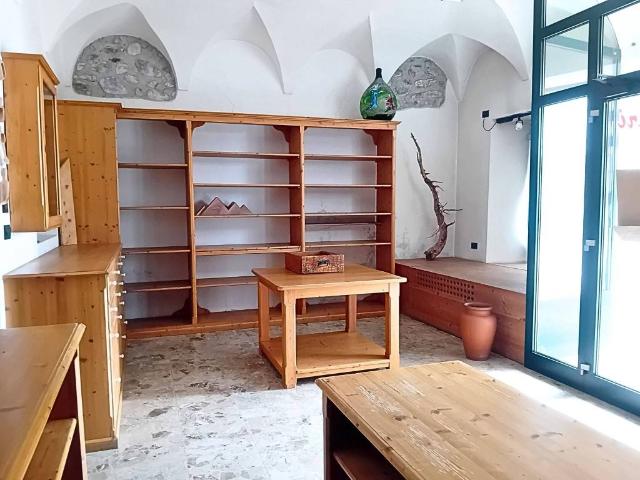 Locale Commerciale in vendita a Comunità Alta Valsugana e Bersntol, Pergine Valsugana