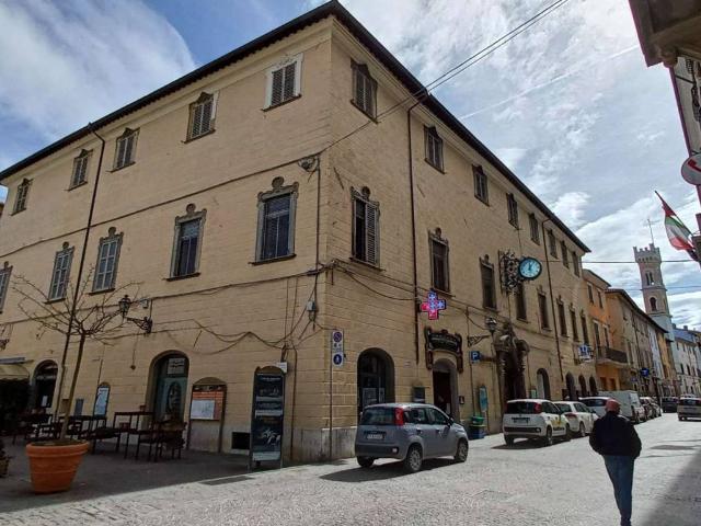 Locale Commerciale in vendita a Quartiere Mercatale, Marche