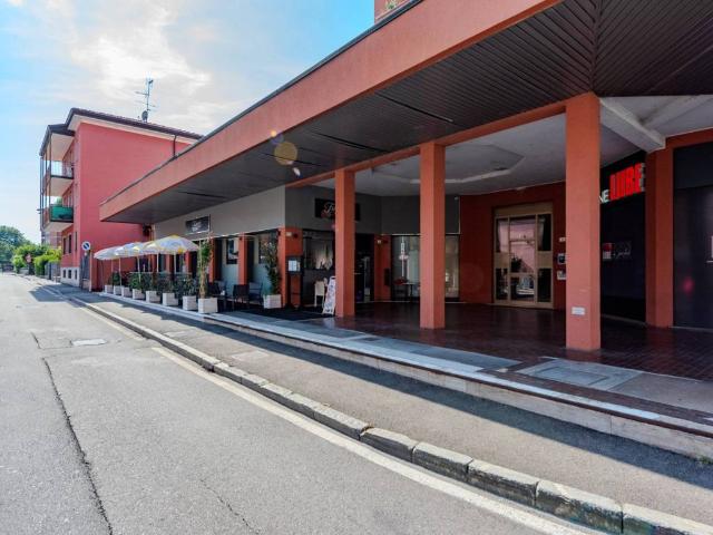 Locale Commerciale in vendita a Pero