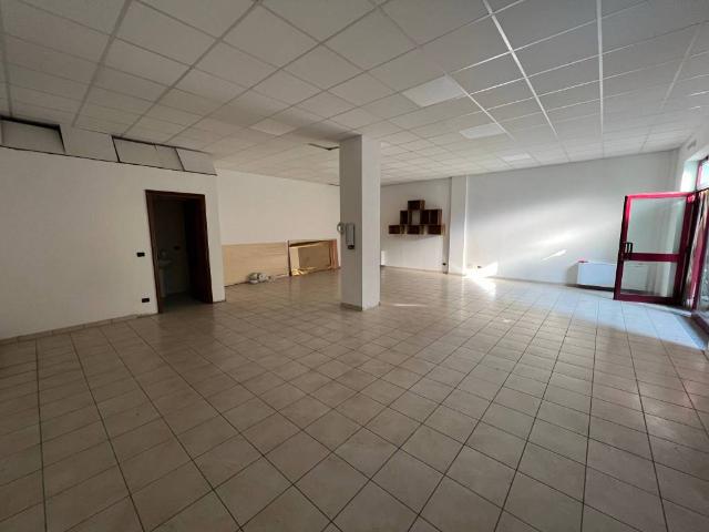 Locale Commerciale in vendita a Borgata Combe, Piemonte