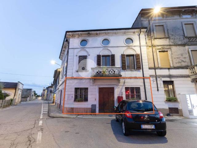 Locale Commerciale in vendita a Persico Dosimo, Lombardia