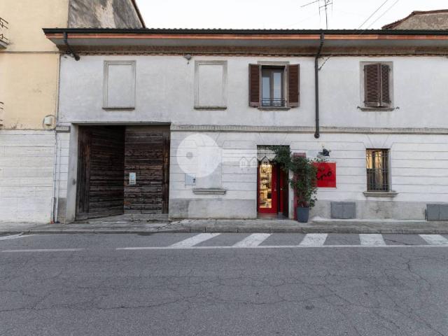 Locale Commerciale in vendita a Persico Dosimo, Lombardia