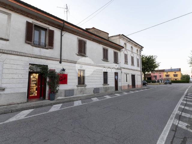 Locale Commerciale in vendita a Persico Dosimo, Lombardia