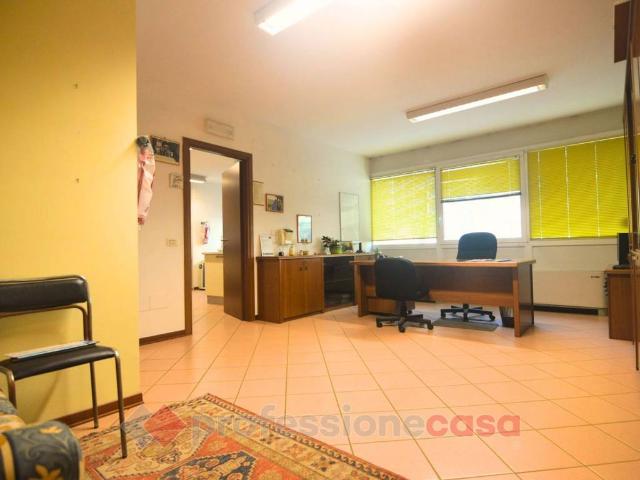 Locale Commerciale in vendita a Madonna Alta, Cenerente