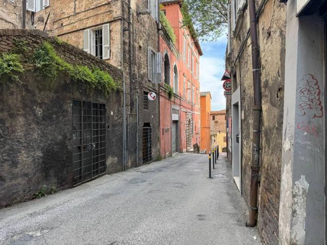 Locale Commerciale in vendita a Sant'Erminio, Cenerente