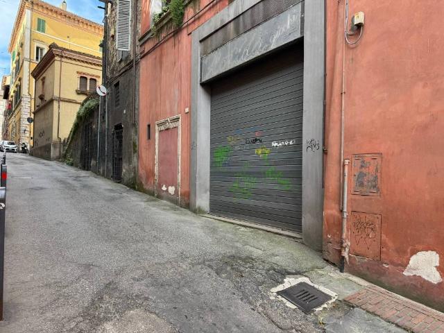 Locale Commerciale in vendita a Sant'Erminio, Cenerente