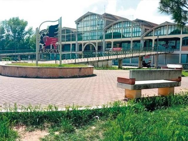 Locale Commerciale in affitto a Cenerente, Perugia