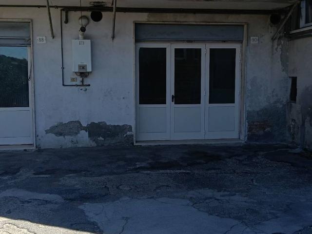 Locale Commerciale in vendita a Cenerente, Umbria
