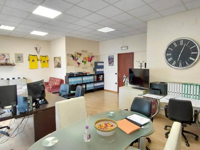 Locale Commerciale in vendita a Cenerente, Umbria