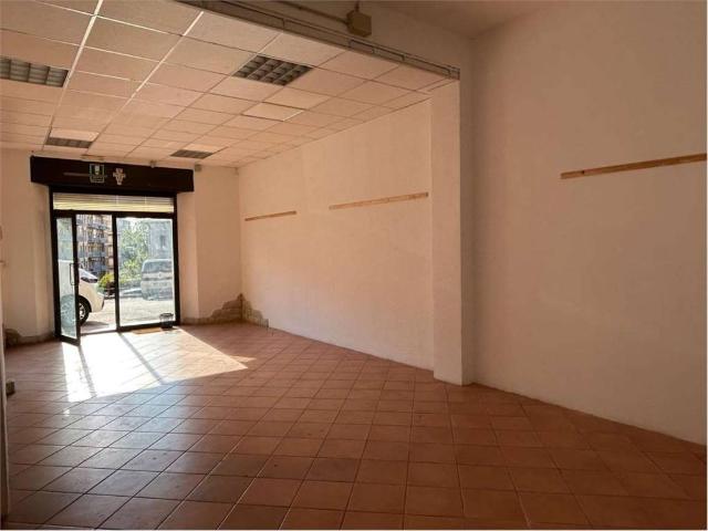 Locale Commerciale in vendita a Cenerente, Umbria