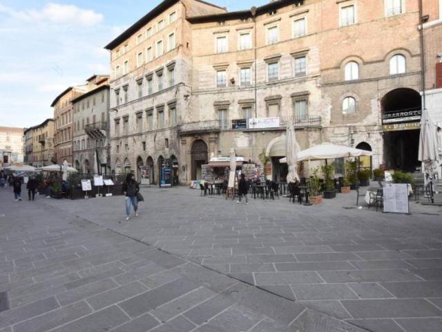 Locale Commerciale in vendita a Sant'Erminio, Cenerente
