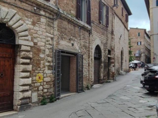 Locale Commerciale in vendita a Sant'Erminio, Cenerente