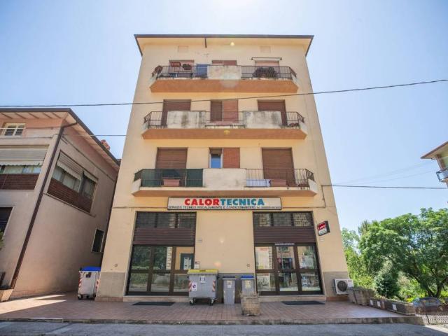Locale Commerciale in vendita a Cenerente, Umbria