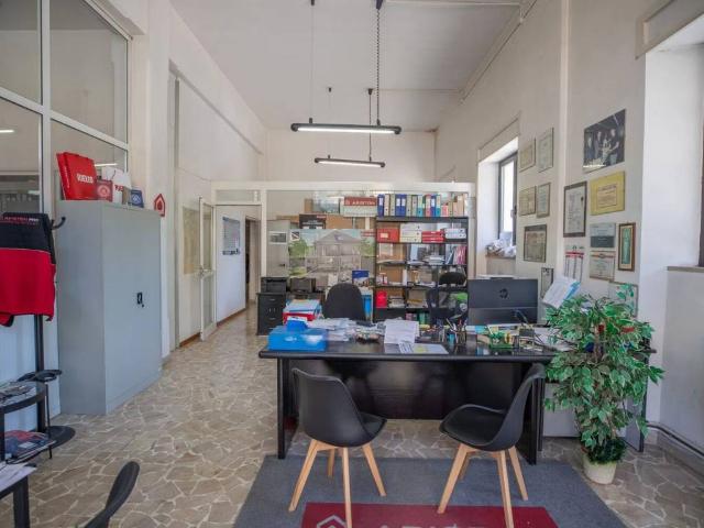 Locale Commerciale in vendita a Cenerente, Umbria