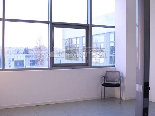 Locale Commerciale in vendita a Sant'Andrea delle Fratte, Cenerente