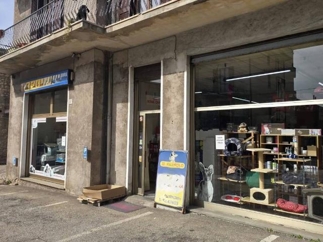 Locale Commerciale in vendita a San Sisto, Cenerente